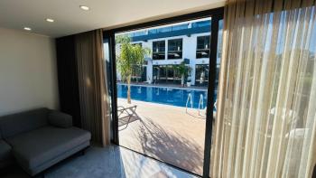 KARŞIYAKA'DA AKILLI EV SİSTEMLİ TRİPLEKS DAİRE | 150 m² TOPLAM ALAN | DENİZ & DAĞ MANZARASI | ORTAK HAVUZ