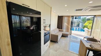KARŞIYAKA'DA AKILLI EV SİSTEMLİ TRİPLEKS DAİRE | 150 m² TOPLAM ALAN | DENİZ & DAĞ MANZARASI | ORTAK HAVUZ