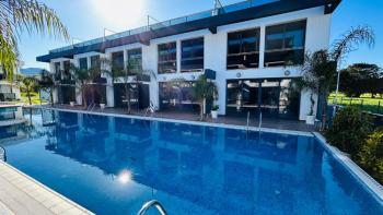KARŞIYAKA'DA AKILLI EV SİSTEMLİ TRİPLEKS DAİRE | 150 m² TOPLAM ALAN | DENİZ & DAĞ MANZARASI | ORTAK HAVUZ