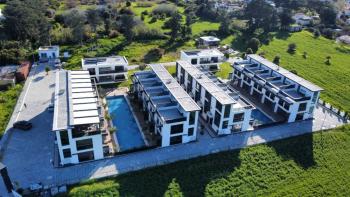 KARŞIYAKA'DA AKILLI EV SİSTEMLİ TRİPLEKS DAİRE | 150 m² TOPLAM ALAN | DENİZ & DAĞ MANZARASI | ORTAK HAVUZ