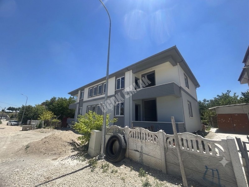 AFYON ÜÇOK EMLAKTAN GÜMÜŞKENT BEYAZIT MAH SATILIK SIFIR LÜX 3+1 GENİŞ DAİRELER