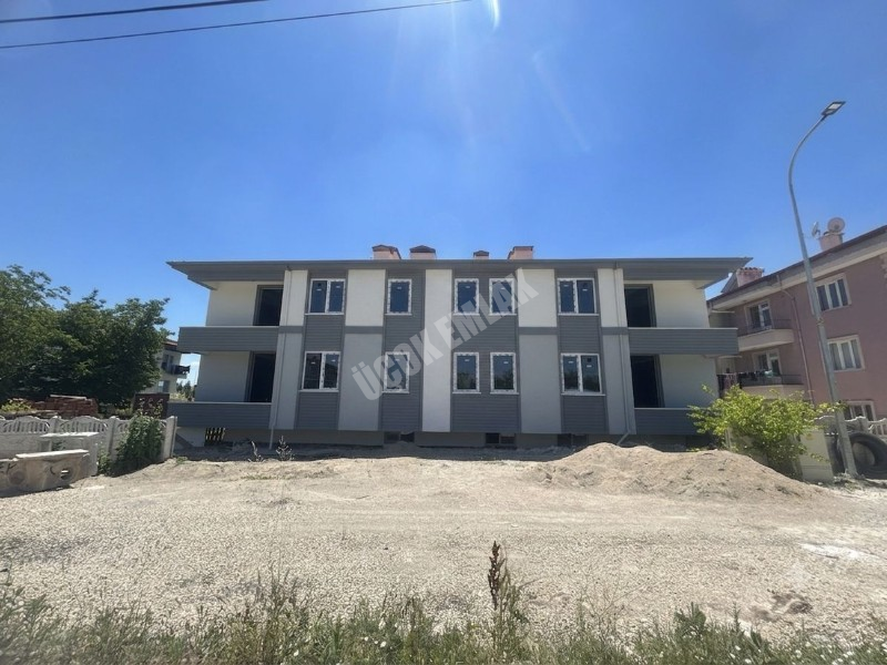 AFYON ÜÇOK EMLAKTAN GÜMÜŞKENT BEYAZIT MAH SATILIK SIFIR LÜX 3+1 GENİŞ DAİRELER