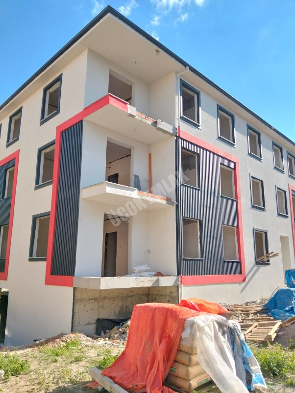 AFYON ÜÇOK EMLAKTAN MAREŞAL FEVZİ ÇAKMAK MAH 2+1 80M² SIFIR SATILIK DAİRE 