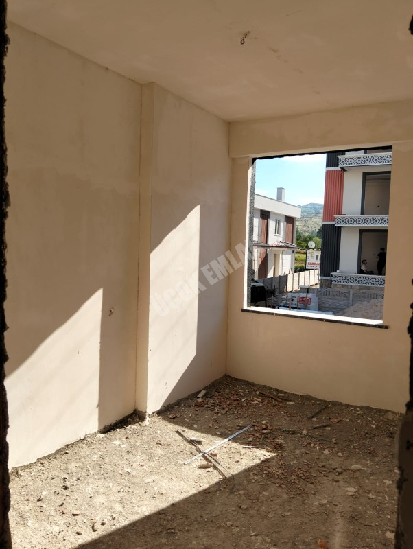 AFYON ÜÇOK EMLAKTAN MAREŞAL FEVZİ ÇAKMAK MAH 2+1 80M² SIFIR SATILIK DAİRE 