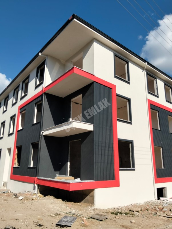 * AFYON ÜÇOK EMLAKTAN MAREŞAL FEVZİ ÇAKMAK MAH 3+1 100M² SIFIR  EBEVEYN BANYOLU SATILIK DAİRE *