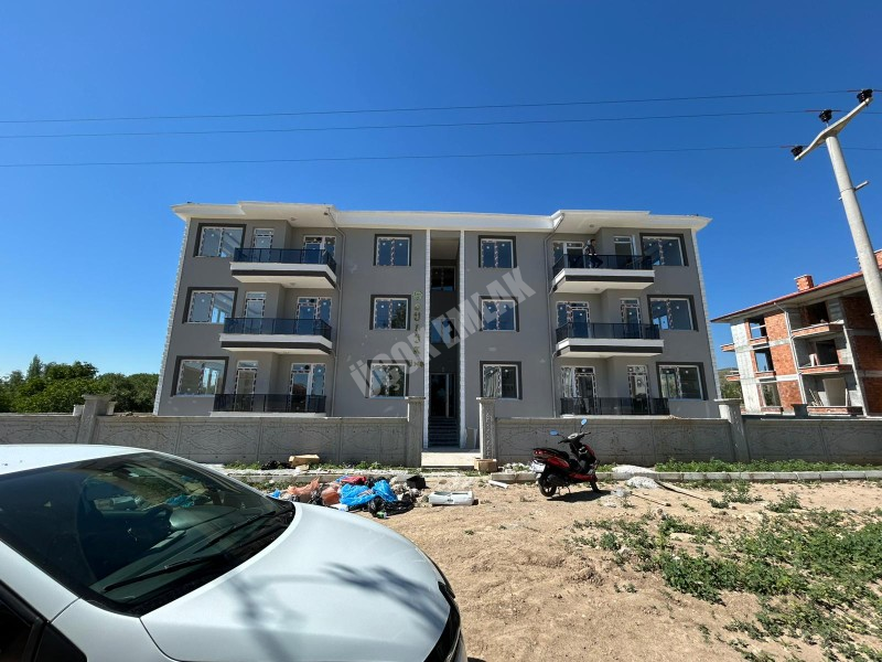 * AFYON ÜÇOK EMLAKTAN MAREŞAL FEVZİ ÇAKMAK MAH 2+1 79M² SIFIR LÜX EBEVEYN BANYOLU SATILIK DAİRE * 