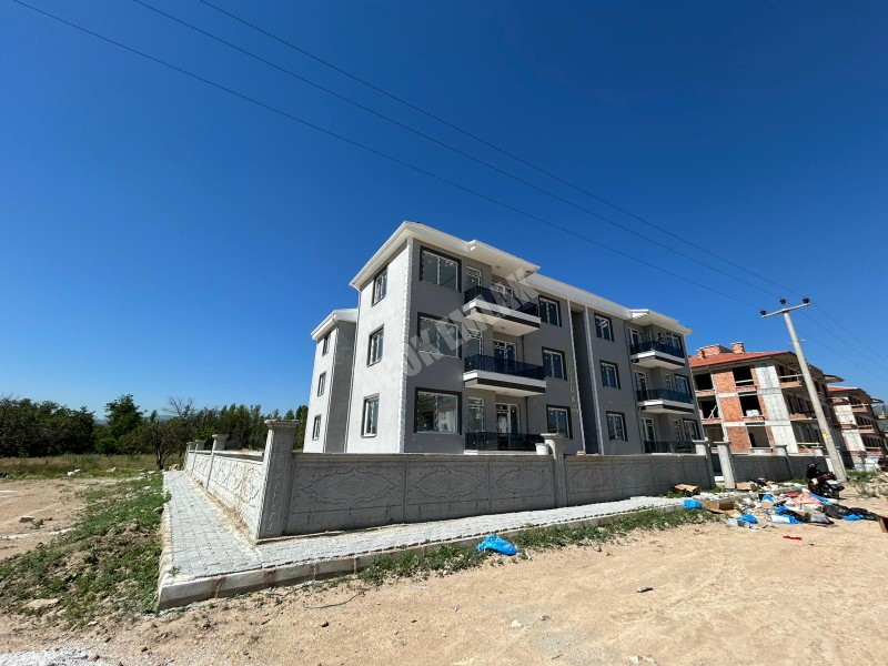 * AFYON ÜÇOK EMLAKTAN MAREŞAL FEVZİ ÇAKMAK MAH 2+1 79M² SIFIR LÜX EBEVEYN BANYOLU SATILIK DAİRE *