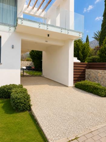 Girne Ozanköy'de Türk Tapulu, Özel Yüzme Havuzlu Lüks 3+1 Modern Villa
