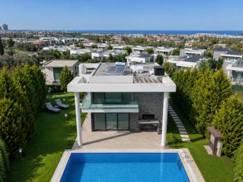 Girne Ozanköy'de Türk Tapulu, Özel Yüzme Havuzlu Lüks 3+1 Modern Villa