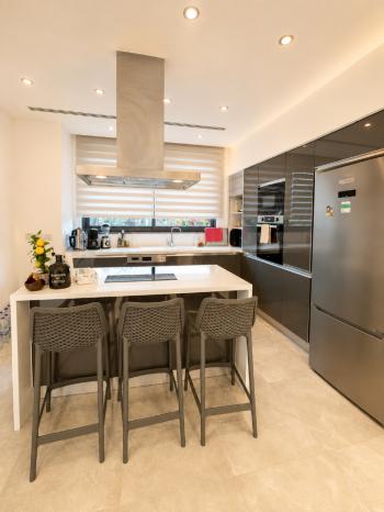 Girne Ozanköy'de Türk Tapulu, Özel Yüzme Havuzlu Lüks 3+1 Modern Villa