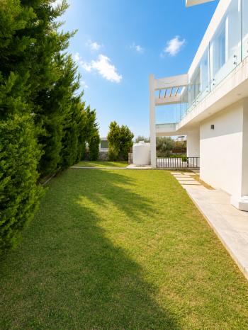 Girne Ozanköy'de Türk Tapulu, Özel Yüzme Havuzlu Lüks 3+1 Modern Villa