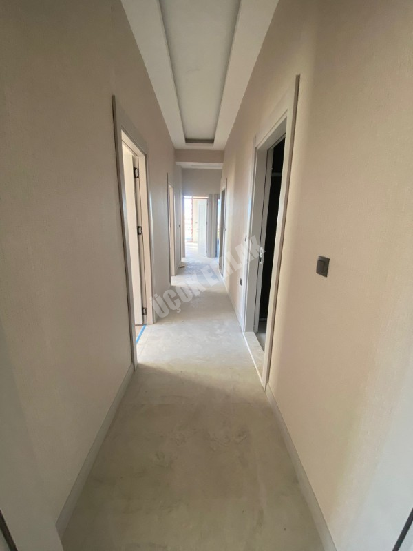 AFYON ÜÇOK EMLAKTAN ERTUĞRUL GAZİ MAH SATILIK 4+1 LÜX SIFIR GENİŞ DAİRE