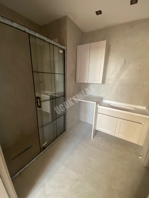 AFYON ÜÇOK EMLAKTAN ERTUĞRUL GAZİ MAH SATILIK 4+1 LÜX SIFIR GENİŞ DAİRE