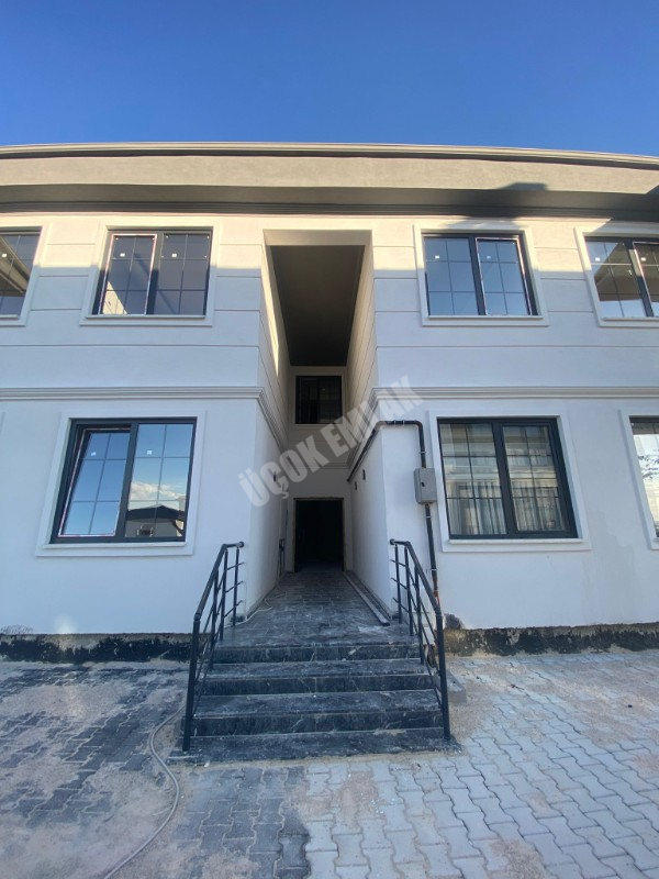 AFYON ÜÇOK EMLAKTAN ERTUĞRUL GAZİ MAH SATILIK 4+1 LÜX SIFIR GENİŞ DAİRE