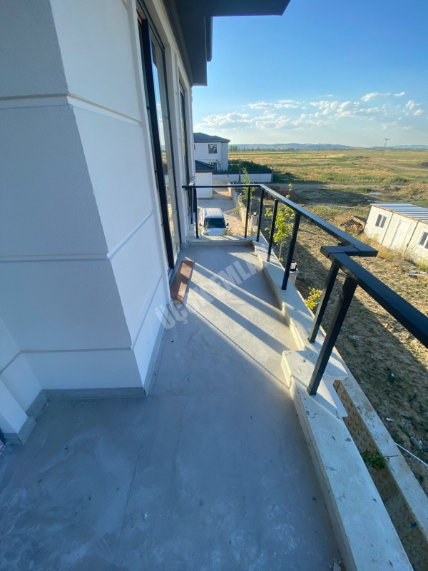 AFYON ÜÇOK EMLAKTAN ERTUĞRUL GAZİ MAH SATILIK 4+1 LÜX SIFIR GENİŞ DAİRE