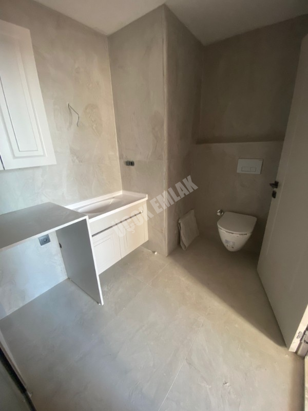 AFYON ÜÇOK EMLAKTAN ERTUĞRUL GAZİ MAH SATILIK 4+1 LÜX SIFIR GENİŞ DAİRE