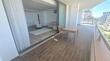 AKACAN ELEGANCE’TA | 7. KATTA | PANORAMİK DAĞ VE DENİZ MANZARALI | 45 m² DEV BALKONLU |  EŞYALI 3+1 KÖŞE DAİRE