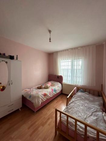 ÇORLU SERPİCİOĞLU ORTA OKULU YANINDA 4+1 SATILIK DAİRE 