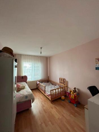ÇORLU SERPİCİOĞLU ORTA OKULU YANINDA 4+1 SATILIK DAİRE 