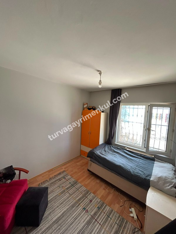 ÇORLU SERPİCİOĞLU ORTA OKULU YANINDA 4+1 SATILIK DAİRE 