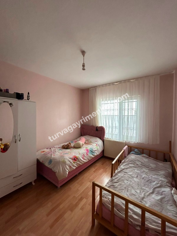 ÇORLU SERPİCİOĞLU ORTA OKULU YANINDA 4+1 SATILIK DAİRE 
