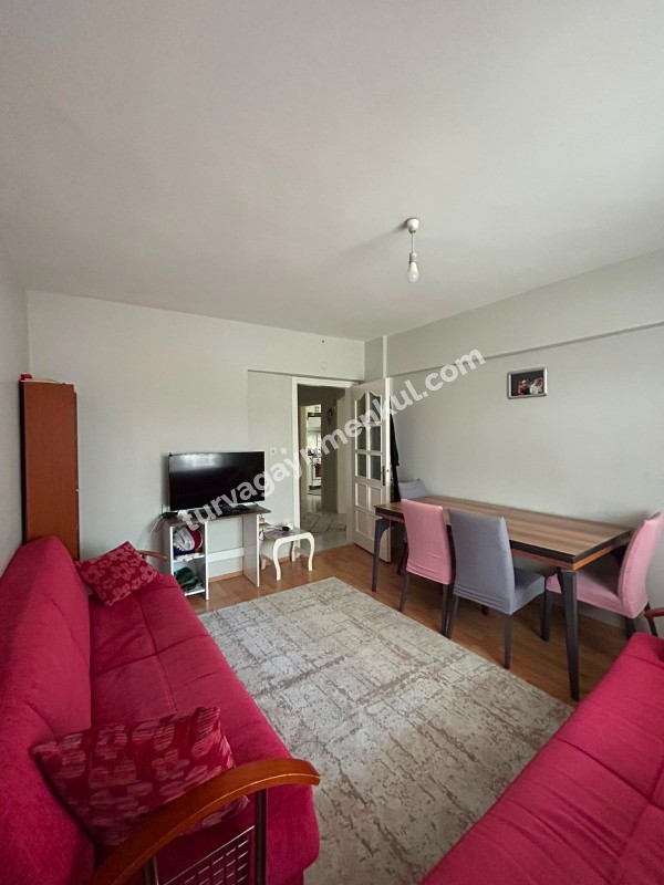 ÇORLU SERPİCİOĞLU ORTA OKULU YANINDA 4+1 SATILIK DAİRE 