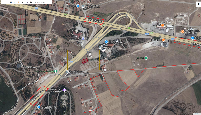 AFYON ÜÇOK EMLAKTAN SİNANPAŞA AKÖREN YOL KENARI SATILIK ARSA