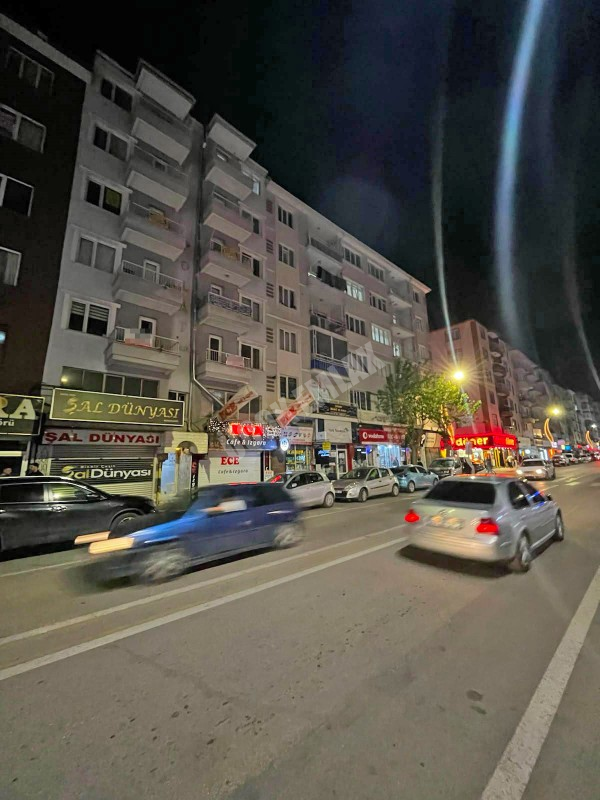  * AFYON ÜÇOK EMLAKTAN CUMHURİYET MAH AMBARYOLU CD. 3+1 TEMİZ BAKIMLI SATILIK DAİRE * 