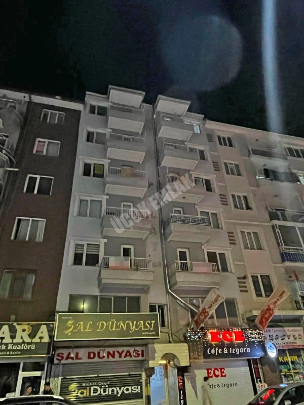  * AFYON ÜÇOK EMLAKTAN CUMHURİYET MAH AMBARYOLU CD. 3+1 TEMİZ BAKIMLI SATILIK DAİRE * 