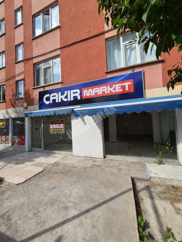 AFYON ÜÇOK EMLAKTAN DERVİŞPAŞA MAH MERKEZİ BÖLGEDE KİRALIK FIRSAT DÜKKAN