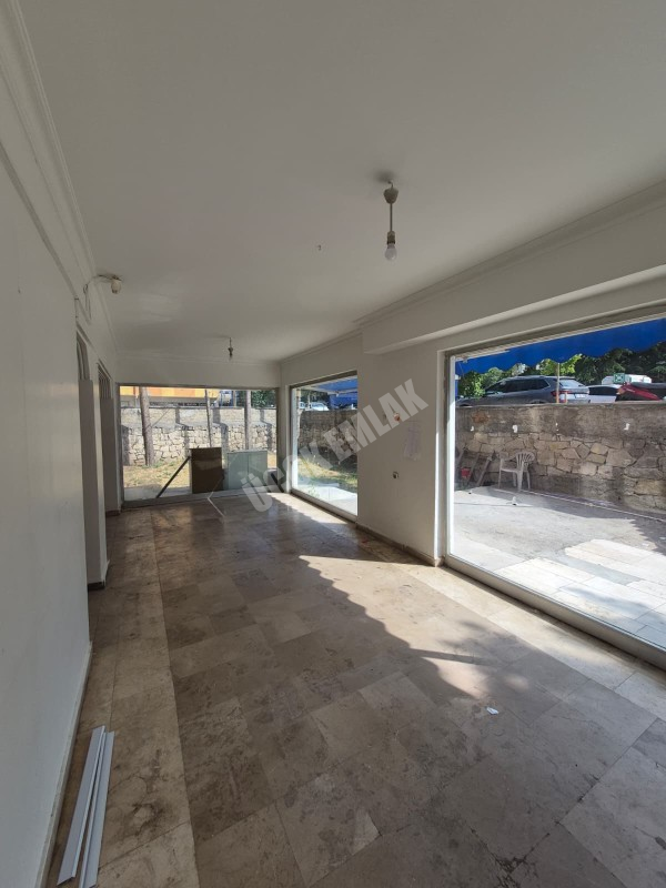 AFYON ÜÇOK EMLAKTAN DERVİŞPAŞA MAH MERKEZİ BÖLGEDE KİRALIK FIRSAT DÜKKAN