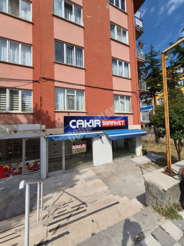 AFYON ÜÇOK EMLAKTAN DERVİŞPAŞA MAH MERKEZİ BÖLGEDE KİRALIK FIRSAT DÜKKAN