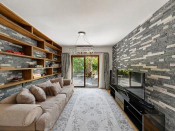 Girne Çatalköy'de Satılık 4+1 Havuzlu Villa