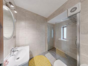Girne Çatalköy'de Satılık 4+1 Havuzlu Villa