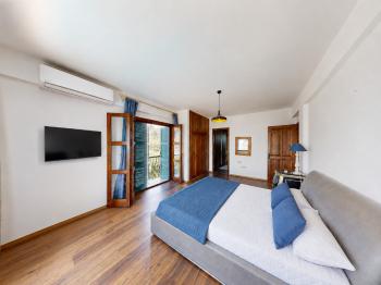 Girne Çatalköy'de Satılık 4+1 Havuzlu Villa