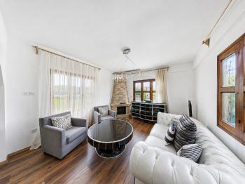 Girne Çatalköy'de Satılık 4+1 Havuzlu Villa