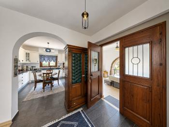 Girne Çatalköy'de Satılık 4+1 Havuzlu Villa