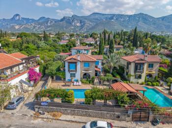 Girne Çatalköy'de Satılık 4+1 Havuzlu Villa