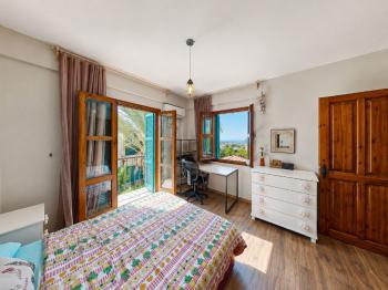 Girne Çatalköy'de Satılık 4+1 Havuzlu Villa