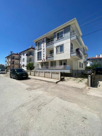 AFYON ÜÇOK EMLAKTAN SAHİPATA MAH SATILIK SIFIR AYARINDA LÜX 2+1 DAİRE