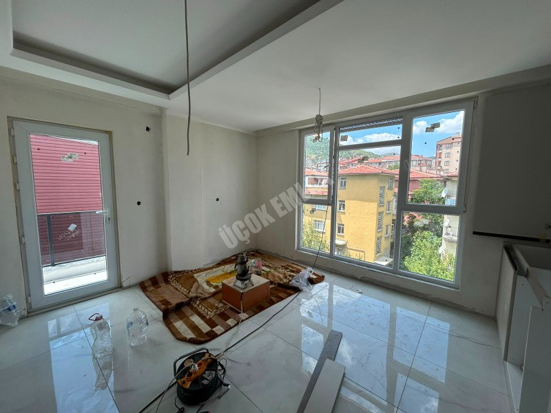 * AFYON ÜÇOK EMLAKTAN CUMHURİYET MAH 2+1 60M² AMERİKAN MUTFAKLI FULL EŞYALI SATILIK DAİRELER * 