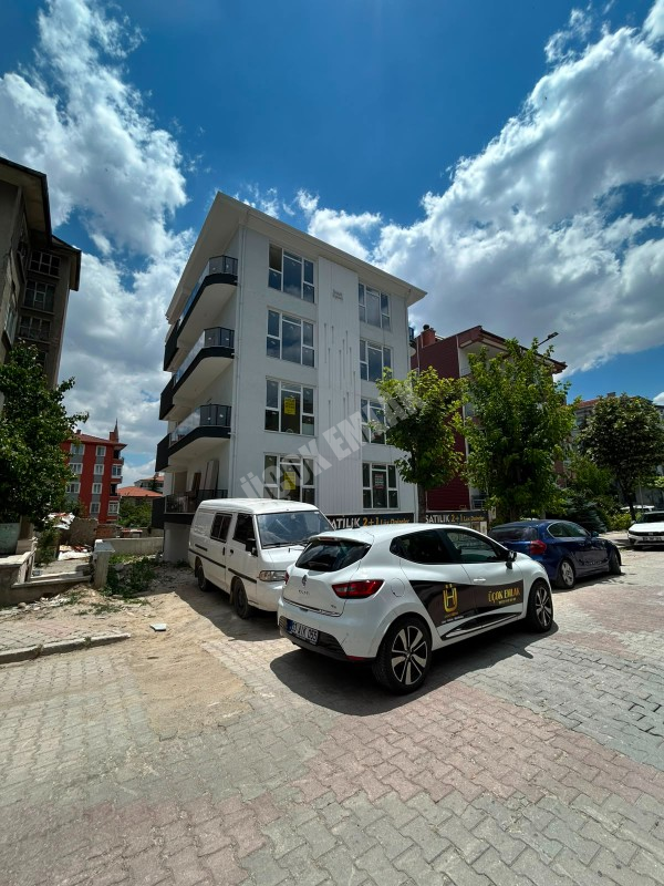 * AFYON ÜÇOK EMLAKTAN CUMHURİYET MAH 2+1 60M² AMERİKAN MUTFAKLI FULL EŞYALI SATILIK DAİRELER * 