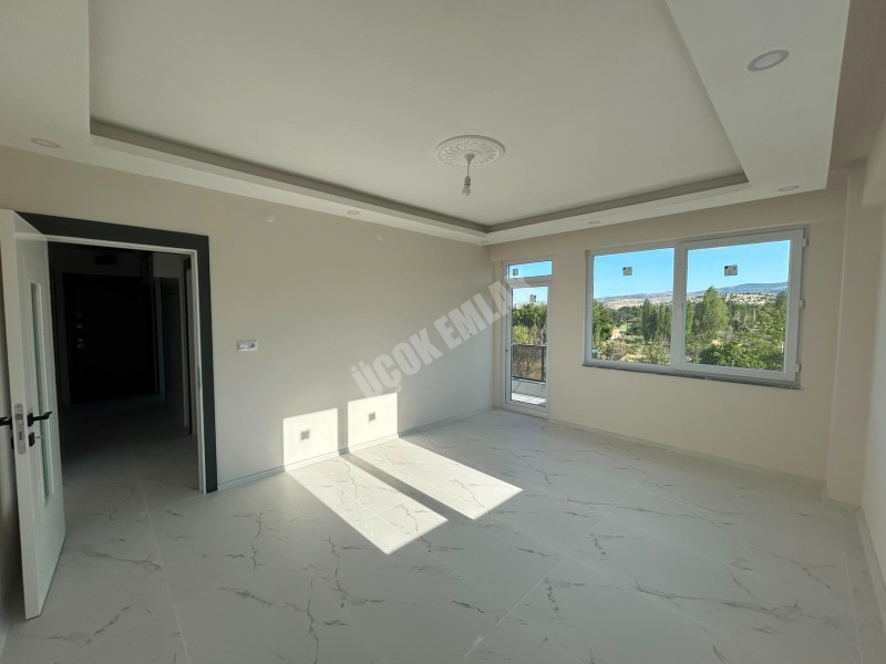 * AFYON ÜÇOK EMLAKTAN MAREŞAL FEVZİ ÇAKMAK MAH 2+1 79M² SIFIR LÜX EBEVEYN BANYOLU SATILIK DAİRE * 