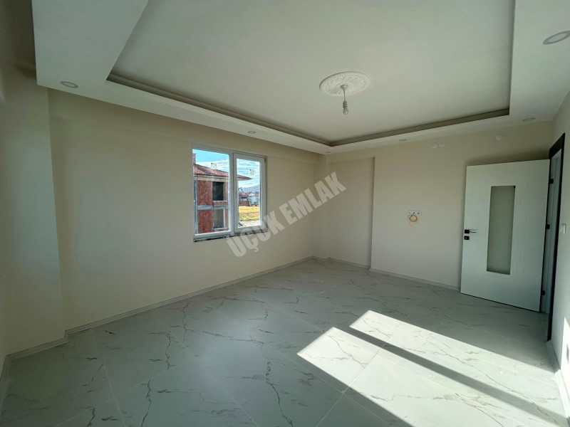 * AFYON ÜÇOK EMLAKTAN MAREŞAL FEVZİ ÇAKMAK MAH 2+1 79M² SIFIR LÜX EBEVEYN BANYOLU SATILIK DAİRE * 