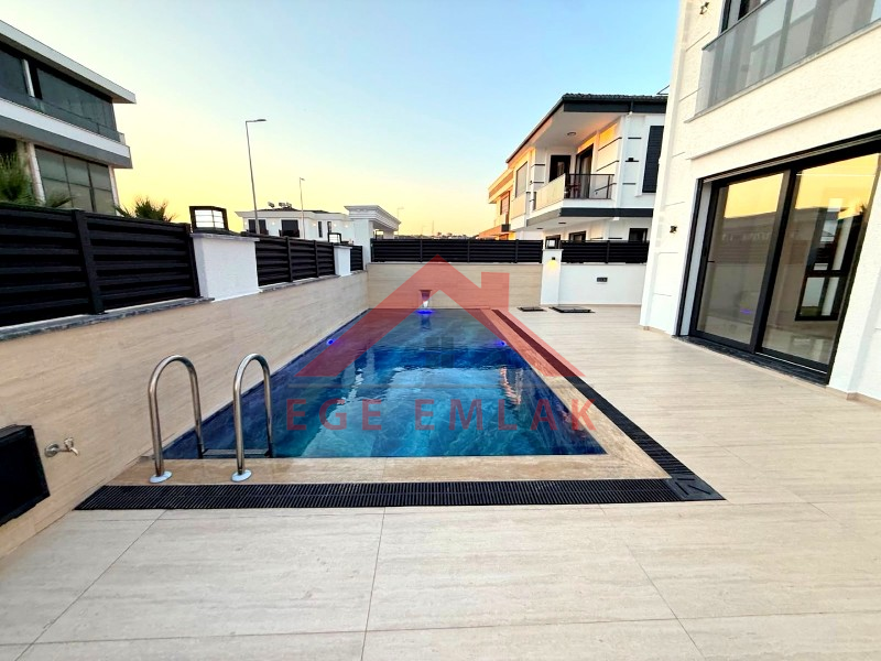 Didim'de Satılık Tam Müstakil 4+1 Villa