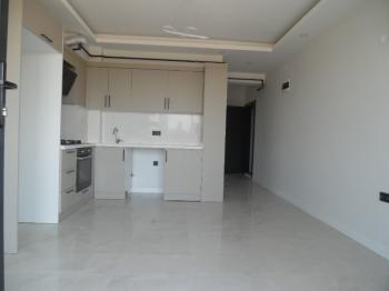 RESMİ KURUMLARA VE ÜNİVERSİTEYE YAKIN 1+1 AMERİKAN MUTFAKLI KİRALIK DAİRE 