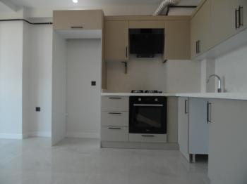 RESMİ KURUMLARA VE ÜNİVERSİTEYE YAKIN 1+1 AMERİKAN MUTFAKLI KİRALIK DAİRE 