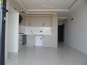 RESMİ KURUMLARA VE ÜNİVERSİTEYE YAKIN 1+1 AMERİKAN MUTFAKLI KİRALIK DAİRE 