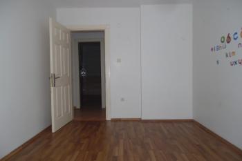 SERPİCİOĞLU ORTA OKULU YAKININDA KİRALIK 4+1 DAİRE 