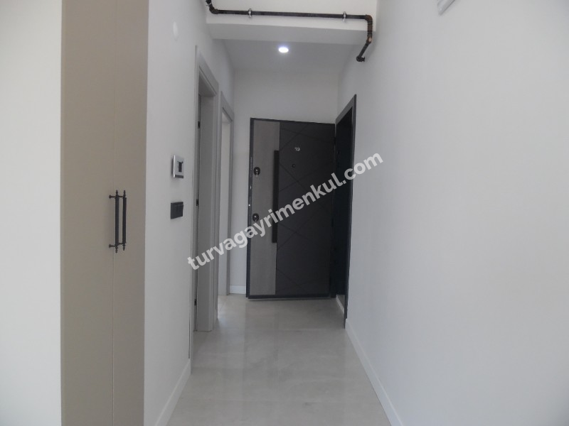 RESMİ KURUMLARA VE ÜNİVERSİTEYE YAKIN 1+1 AMERİKAN MUTFAKLI KİRALIK DAİRE 